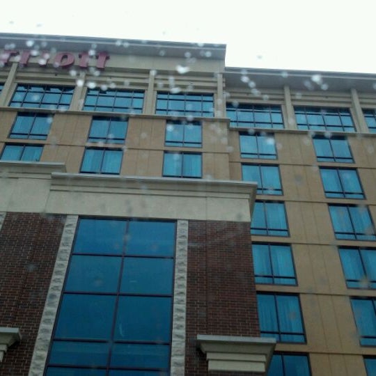 Foto tomada en Bloomington-Normal Marriott Hotel &amp; Conference Center  por Julie B. el 4/13/2012