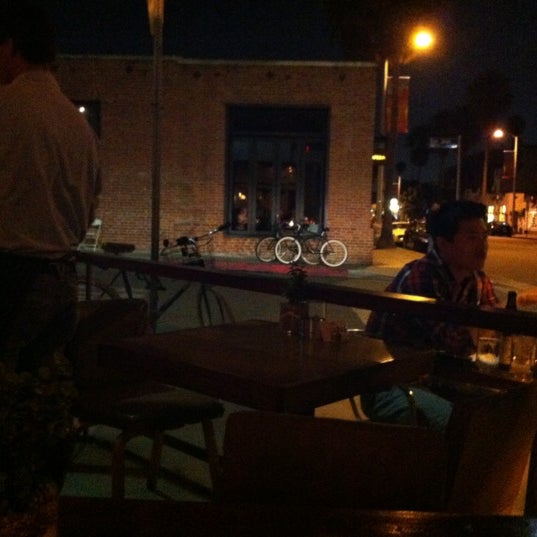 รูปภาพถ่ายที่ 3 Square Café + Bakery โดย Camilo L. เมื่อ 8/30/2012