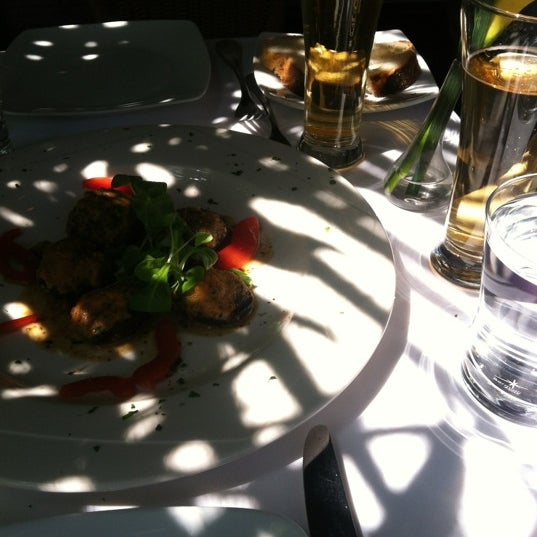 4/13/2012 tarihinde William S.ziyaretçi tarafından Marcony Restaurant'de çekilen fotoğraf