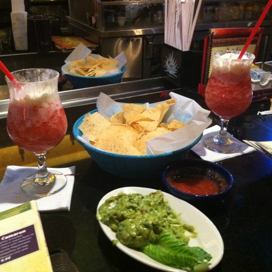 Das Foto wurde bei La Parrilla Mexican Restaurant von Hannah H. am 8/5/2012 aufgenommen