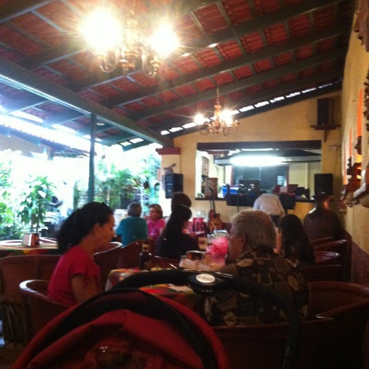 รูปภาพถ่ายที่ El Rincon del Sol Restaurante โดย Carlos C. เมื่อ 9/1/2012
