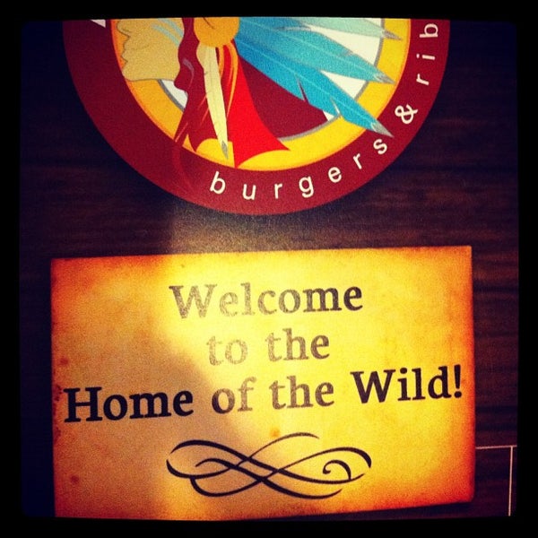 Foto diambil di Apache Burgers &amp; Ribs oleh Cori L. pada 8/2/2012