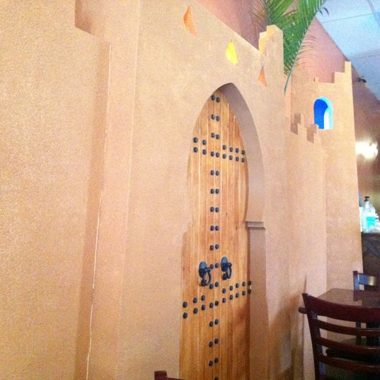 Снимок сделан в Casbah Restaurant пользователем Emily R. 7/21/2012