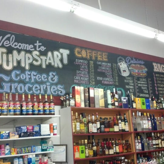 รูปภาพถ่ายที่ Jump Start Coffee &amp; Grocery โดย Jenn H. เมื่อ 7/26/2012