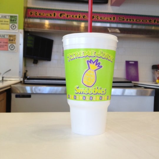 Photo taken at Xtreme Juice by Roy L. on 4/3/2012