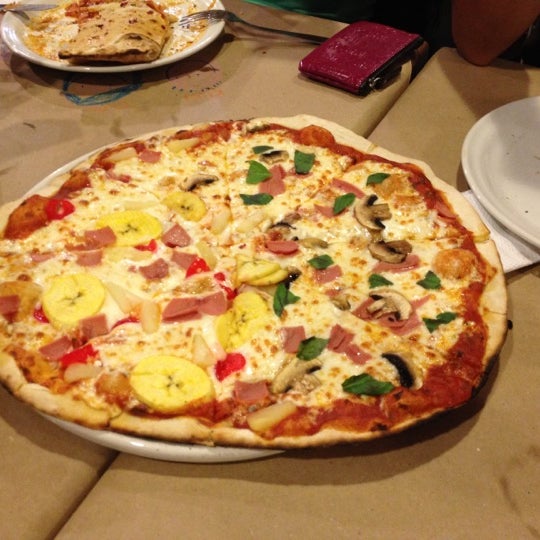 6/24/2012にVelvetがItalia al Forno (Pizzas a la Leña, Vinos, Bar)で撮った写真