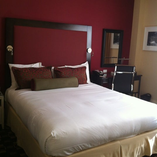 Foto tomada en Hotel Shattuck Plaza  por Michelle D. el 7/27/2012