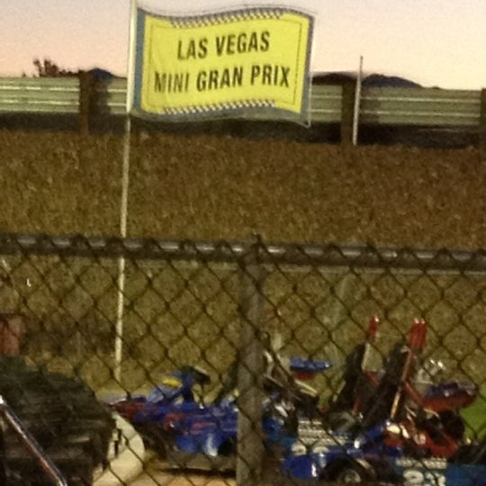 Das Foto wurde bei Las Vegas Mini Gran Prix von Forrest W. am 7/19/2012 aufgenommen