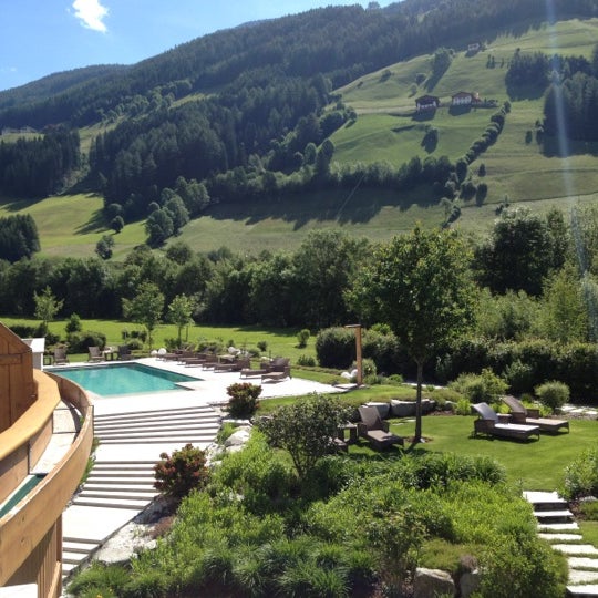 Foto diambil di *****Deluxe Hotel &amp; Spa Resort Alpenpalace oleh Joyce M. pada 6/15/2012