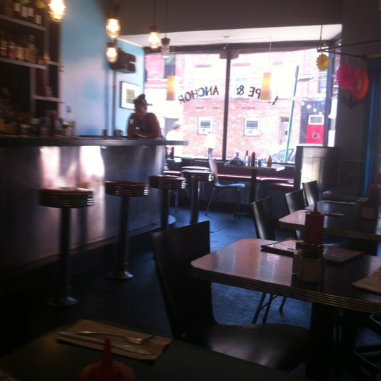 Foto tomada en Hope &amp; Anchor Diner  por Tina M. el 8/28/2012