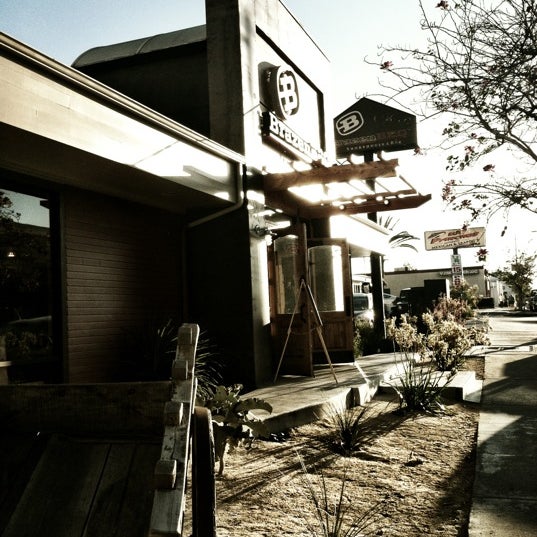 Photo prise au Brazen BBQ Smokehouse &amp; Bar par Randy B. le7/28/2012