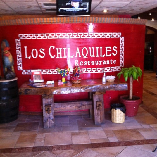 Foto diambil di Los Chilaquiles oleh Antonio F. pada 4/19/2012