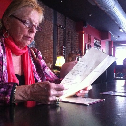 4/1/2012 tarihinde Pooja K.ziyaretçi tarafından Abigail Cafe &amp; Wine Bar'de çekilen fotoğraf