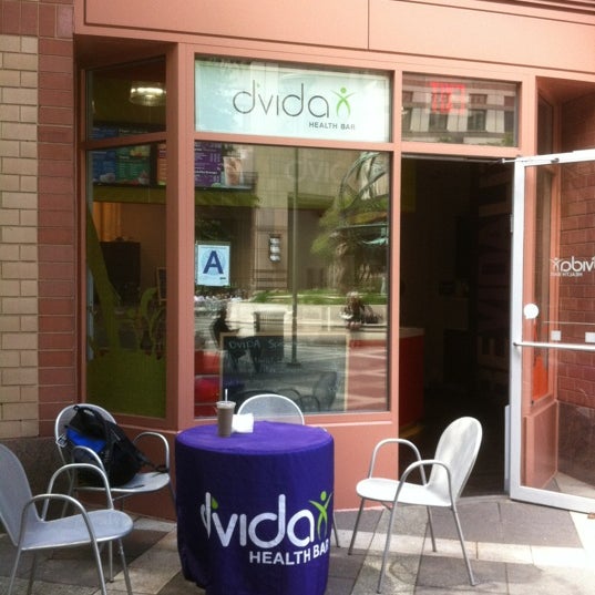 Das Foto wurde bei d&#39;Vida Health Bar von VeganPilotMarty am 6/6/2012 aufgenommen
