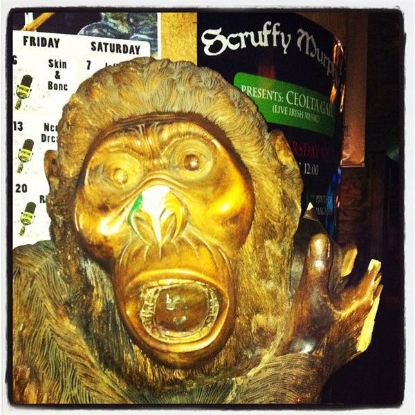รูปภาพถ่ายที่ Scruffy Murphy&#39;s Irish Pub โดย Kathy M. เมื่อ 4/27/2012