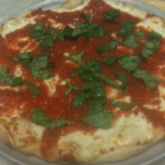 @Marzullos: A chef so happy that Queen was coming for a visit, he created a dish in her honor. La Margherita pizza.