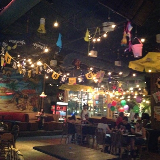 Das Foto wurde bei Coconuts Beach Bar and Mexican Grill von 🎵Jimmy🎶 . am 7/21/2012 aufgenommen