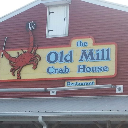 Foto tirada no(a) Old Mill Crab House por Scott em 7/12/2012