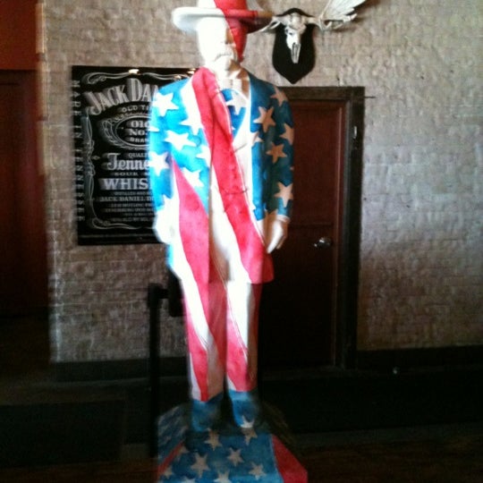 3/24/2012 tarihinde Carin R.ziyaretçi tarafından Red Rock Saloon'de çekilen fotoğraf