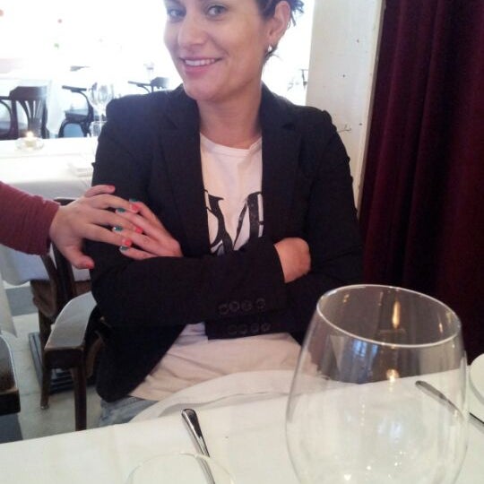 Foto scattata a L&#39;invité le Restaurant da Louise O. il 4/22/2012