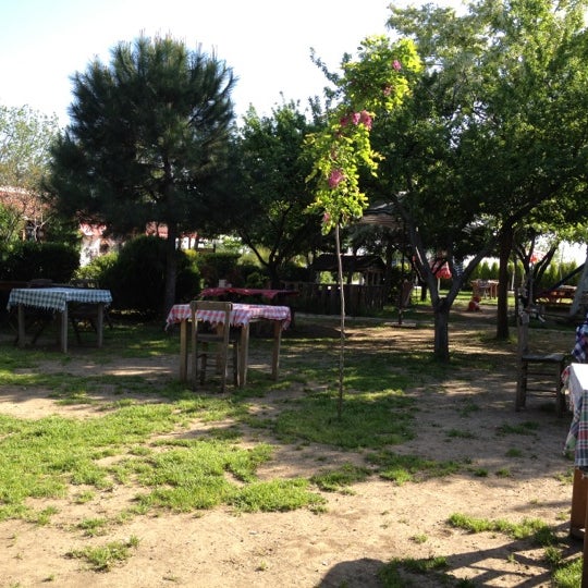 Foto diambil di Çim Kahvaltı &amp; Mangal Bahçesi oleh Gökhan A. pada 4/21/2012