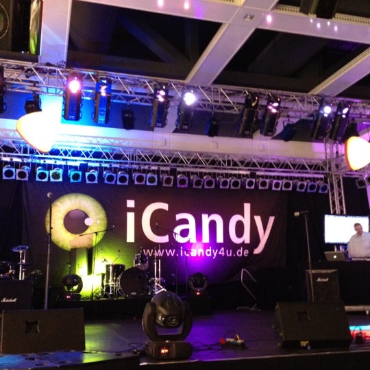 รูปภาพถ่ายที่ iCandy Lounge/Stage @IFA 2012 Halle 7.2 โดย KONSTANTIN L. เมื่อ 9/3/2012