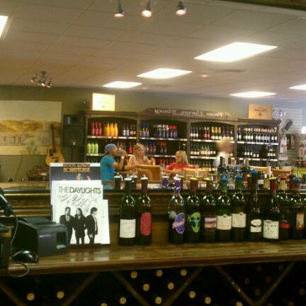 Foto tomada en Pecos Flavors Winery &amp; Bistro  por troy h. el 6/6/2012
