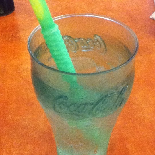 Photo taken at Friendly&#39;s by Linzy K. on 6/18/2012