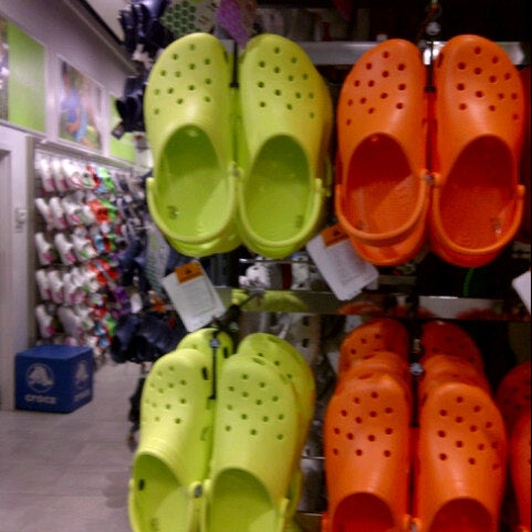 Crocs dollarama best sale