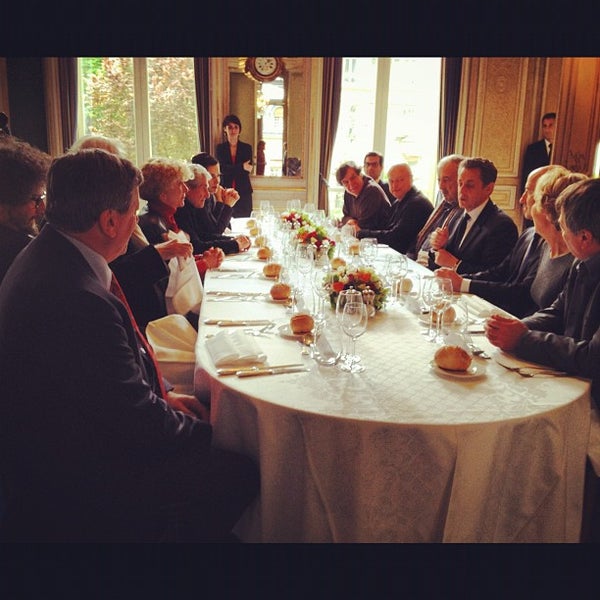 Instantané de campagne : déjeuner de Nicolas Sarkozy avec des réalisateurs français (11 avril 2012)