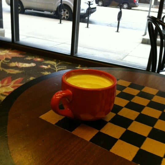 รูปภาพถ่ายที่ Chicory Cafe โดย Chad M. เมื่อ 3/2/2012