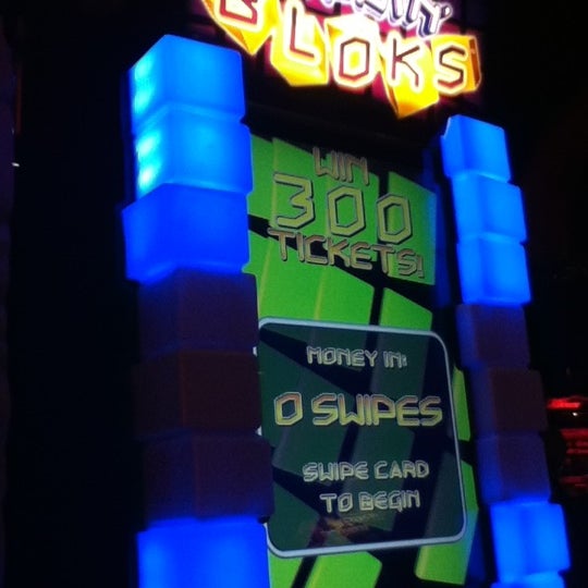 Photo taken at Dave &amp; Buster&#39;s by Nickie L. on 2/26/2012