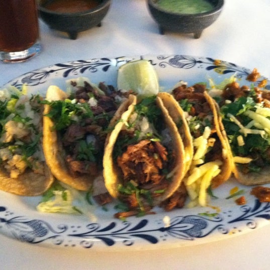 รูปภาพถ่ายที่ Frida Mexican Cuisine โดย Brian H. เมื่อ 3/14/2012