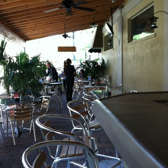 4/13/2012 tarihinde Ann C.ziyaretçi tarafından Copacabana Cuban Café'de çekilen fotoğraf