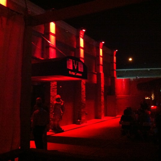 Foto scattata a Eve Ultra Event Space and Catering Hall da Jake R. il 5/26/2012