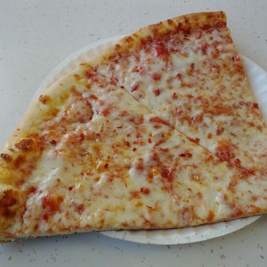 Снимок сделан в Tony&#39;s Pizza пользователем Michael H. 2/5/2012
