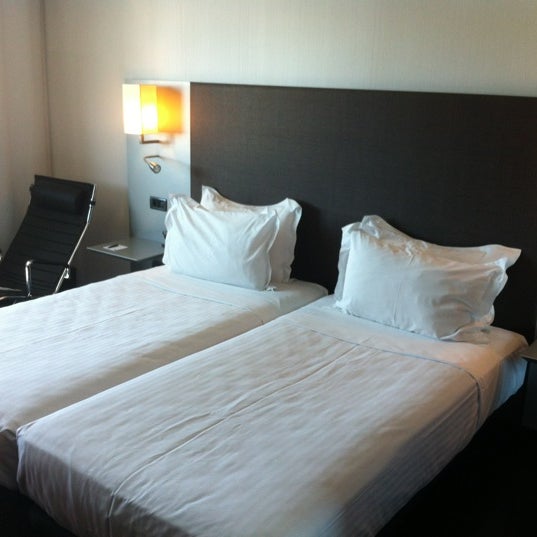 Das Foto wurde bei AC Hotel Porto von Mighty H. am 8/18/2012 aufgenommen