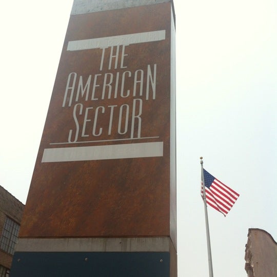 รูปภาพถ่ายที่ The American Sector โดย edisonv 😜 เมื่อ 5/27/2012