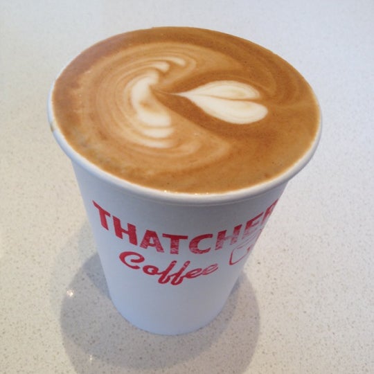 รูปภาพถ่ายที่ Thatcher&#39;s Coffee โดย Brandie K. เมื่อ 3/24/2012