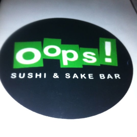 Photo prise au Oops! Sushi &amp; Sake Bar par Pimpa N. le4/13/2012