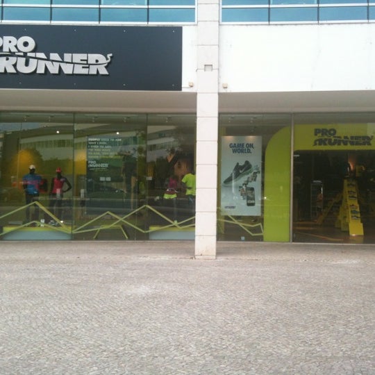 Photo taken at Pro Runner by Luís O. on 8/10/2012