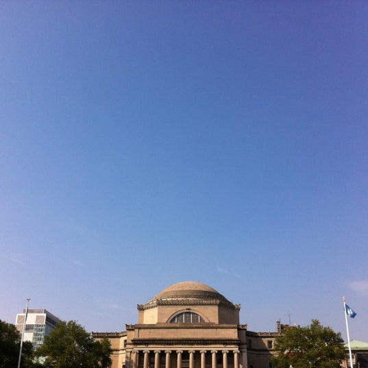 Снимок сделан в South Lawn Columbia University пользователем David J. 5/28/2012