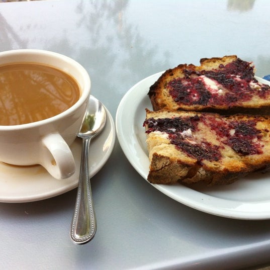 Oui Presse Café in Portland