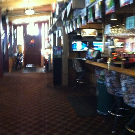 Foto tomada en Roadhouse Bar &amp; Grill  por Jake S. el 5/5/2012