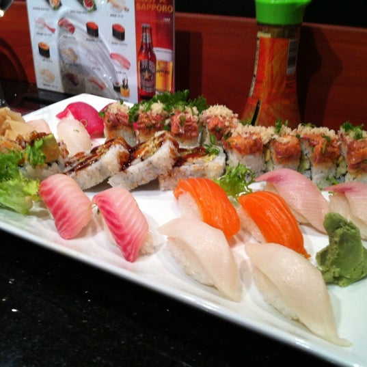 2/14/2012 tarihinde Gregory W.ziyaretçi tarafından Arashi Japan Sushi &amp; Steak House'de çekilen fotoğraf