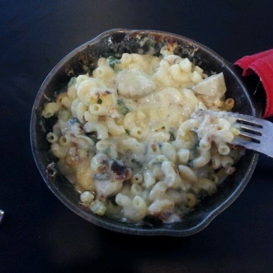3/16/2012 tarihinde Samantha K.ziyaretçi tarafından Cheese-ology Macaroni &amp; Cheese'de çekilen fotoğraf
