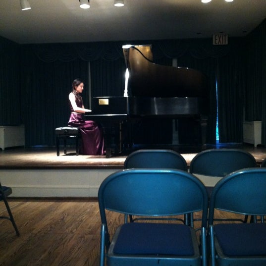 3/24/2012 tarihinde Pierce L.ziyaretçi tarafından Greenwich House Music School'de çekilen fotoğraf