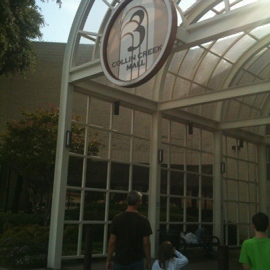 Das Foto wurde bei Collin Creek Mall von Tonie B. am 8/25/2012 aufgenommen