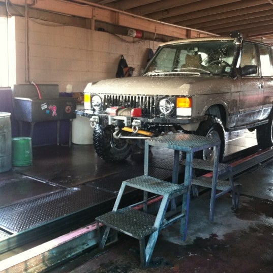 6/30/2012 tarihinde Chad M.ziyaretçi tarafından Los Olivos Hand Car Wash'de çekilen fotoğraf