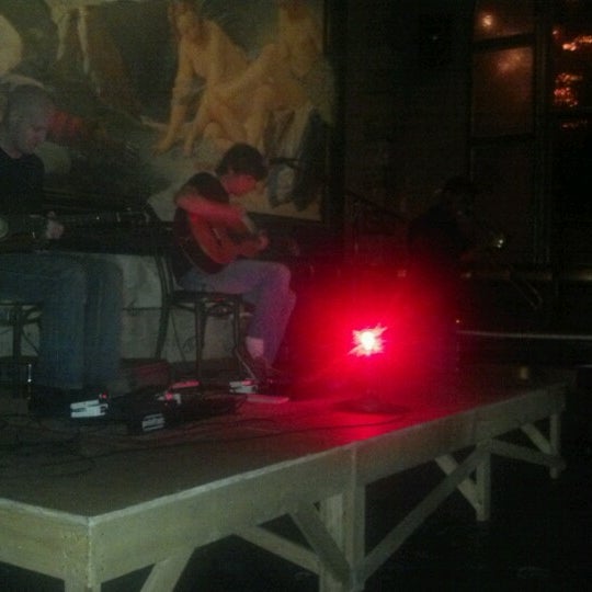 รูปภาพถ่ายที่ Salvage Bar &amp; Lounge โดย Sean D. เมื่อ 8/16/2012